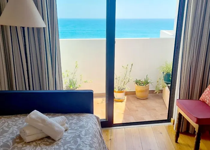 Cliffs House בית נופש *